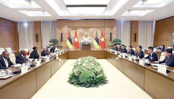 Presidente del Parlamento vietnamita sostiene conversación con su homóloga mozambiqueña ảnh 1 Presidente del Parlamento vietnamita sostiene conversación con su homóloga mozambiqueña ảnh 1