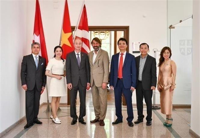 Efectúan actividades de promoción comercial e inversionista de empresas suizas en Vietnam ảnh 1