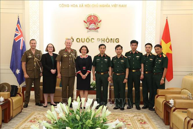 Ministro de Defensa de Vietnam recibe a saliente embajadora australiana ảnh 1 Ministro de Defensa de Vietnam recibe a saliente embajadora australiana ảnh 1
