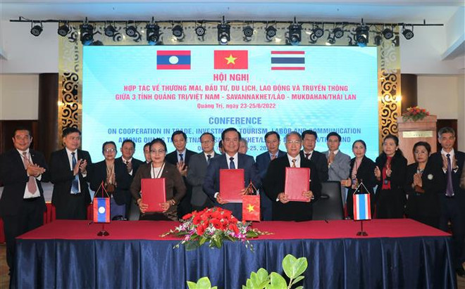 Fortalecen lazos de cooperación integral entre provincias de Vietnam, Laos y Tailandia ảnh 1 Fortalecen lazos de cooperación integral entre provincias de Vietnam, Laos y Tailandia ảnh 1