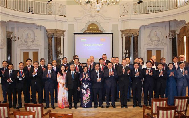Titular de Parlamento vietnamita asiste al Foro de Cooperación Educativa Vietnam-Hungría ảnh 2 Titular de Parlamento vietnamita asiste al Foro de Cooperación Educativa Vietnam-Hungría ảnh 2