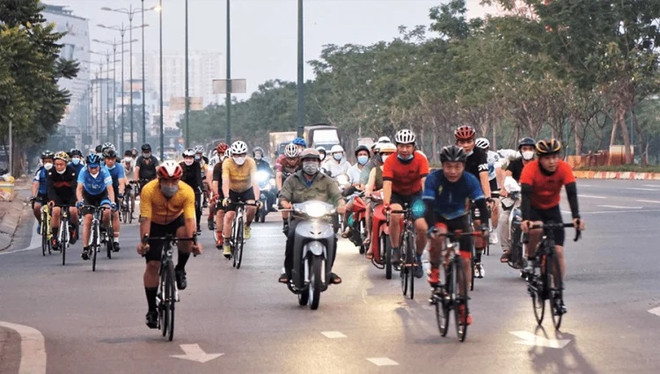 Ciudad Ho Chi Minh considera establecer carriles para bicicletas y peatones en carretera principal ảnh 1 Ciudad Ho Chi Minh considera establecer carriles para bicicletas y peatones en carretera principal ảnh 1
