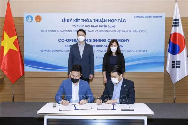 Vietnam y Corea del Sur firman acuerdo de reclutamiento de personal ảnh 1