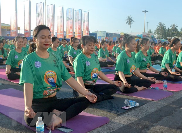 Inauguran el Día Internacional del Yoga en provincia vietnamita de Quang Ninh ảnh 1 Inauguran el Día Internacional del Yoga en provincia vietnamita de Quang Ninh ảnh 1