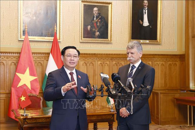 Medios de Europa Oriental resaltan visita de presidente del Parlamento vietnamita a Hungría ảnh 1 Medios de Europa Oriental resaltan visita de presidente del Parlamento vietnamita a Hungría ảnh 1
