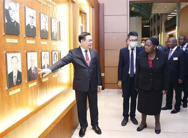Presidente del Parlamento vietnamita sostiene conversación con su homóloga mozambiqueña ảnh 2 Presidente del Parlamento vietnamita sostiene conversación con su homóloga mozambiqueña ảnh 2