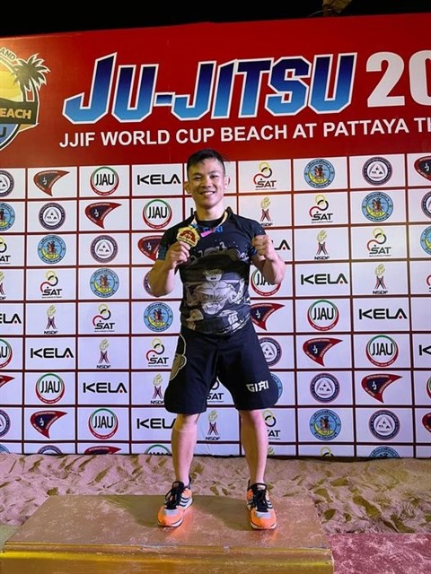Luchadores vietnamitas de jiu-jitsu ganan cuatro oros en Copa mundial de playa ảnh 1 Luchadores vietnamitas de jiu-jitsu ganan cuatro oros en Copa mundial de playa ảnh 1