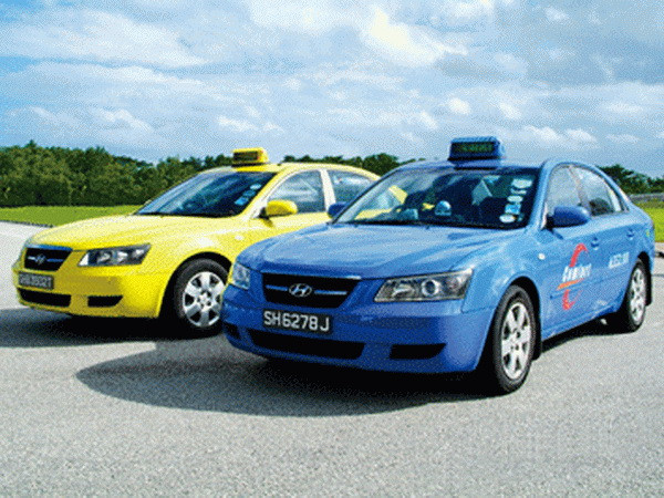 Singapur: Instalan protector plástico en taxis a evitar contagio de COVID -19 ảnh 1 Singapur: Instalan protector plástico en taxis a evitar contagio de COVID -19 ảnh 1