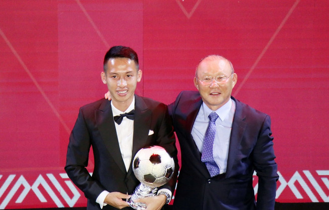 Mediocampista Do Hung Dung gana el Balón de Oro de Vietnam 2019 ảnh 1