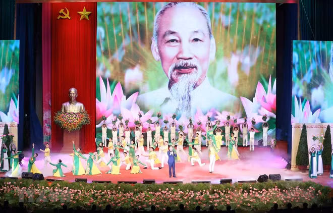 Rememoran en Chile, Laos y Alemania natalicio de Ho Chi Minh ảnh 1 Rememoran en Chile, Laos y Alemania natalicio de Ho Chi Minh ảnh 1