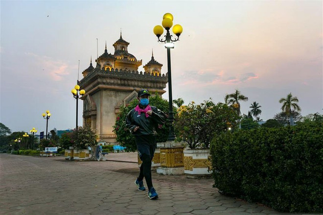 Banco regional apoya Laos en la lucha contra la epidemia COVID -19 ảnh 1