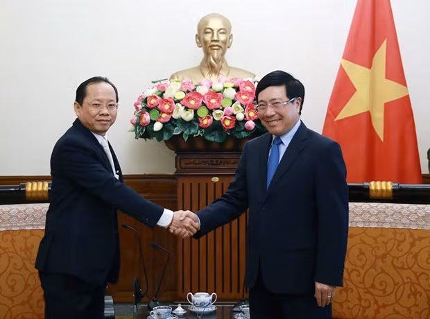 Viceprimer ministro de Vietnam recibe a embajador camboyano ảnh 1