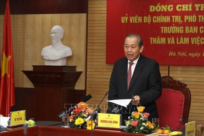 Representantes del Gobierno vietnamita felicitan a policías y pobladores en ocasión del Tet ảnh 1  Representantes del Gobierno vietnamita felicitan a policías y pobladores en ocasión del Tet ảnh 1