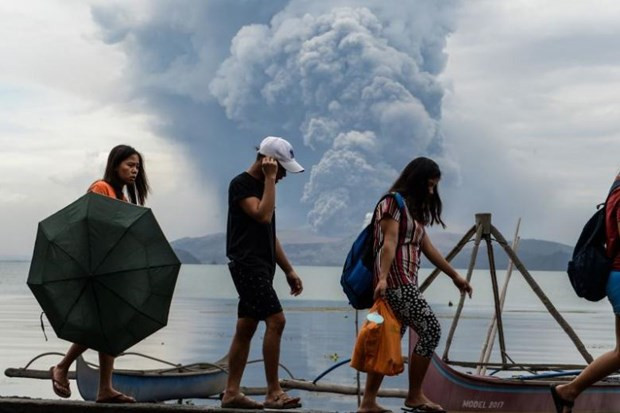 Recomiendan a ciudadanos vietnamitas limitar viajes a áreas de erupción volcánica en Filipinas ảnh 1