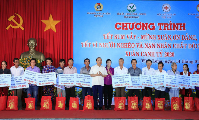 Asiste premier de Vietnam a fiesta para trabajadores y pobres ảnh 1