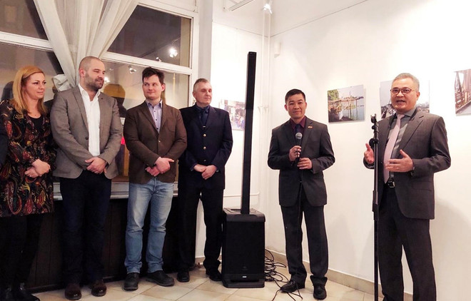 Exhibición fotográfica da inicio a actividades por 70 años de lazos Vietnam-Hungría ảnh 1 Exhibición fotográfica da inicio a actividades por 70 años de lazos Vietnam-Hungría ảnh 1