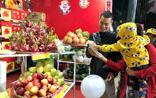 Inauguran en Hanoi feria de mercancías y alimentos en ocasión de Tet ảnh 1 Inauguran en Hanoi feria de mercancías y alimentos en ocasión de Tet ảnh 1