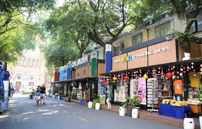 Casi 10 millones de visitantes llegan a la Calle de Libros en Ciudad Ho Chi Minh ảnh 1