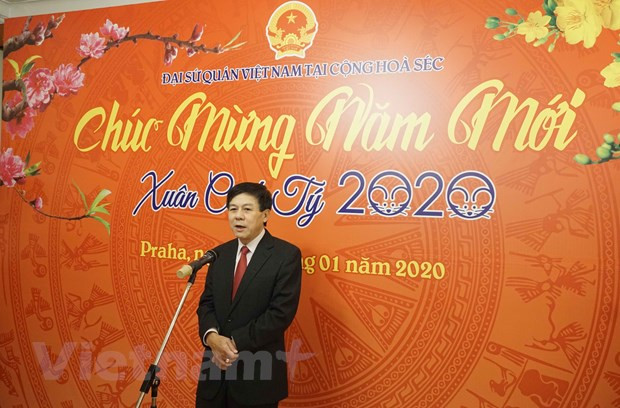 Vietnamitas en república Checa y Argelia se reúnen con motivo del Tet ảnh 1 Vietnamitas en república Checa y Argelia se reúnen con motivo del Tet ảnh 1