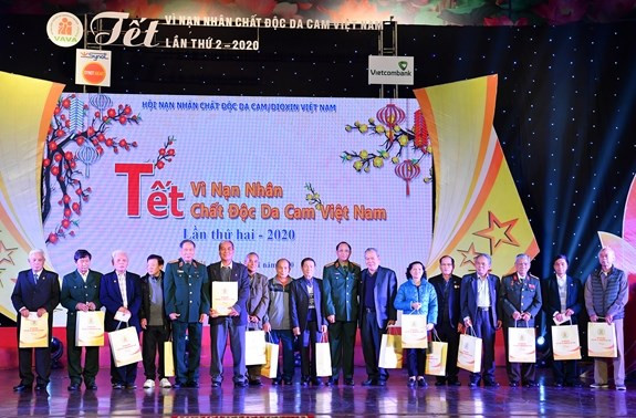 Efectuán en Vietnam programa dedicado a víctimas del Agente Naranja en ocasión del Tet ảnh 1 Efectuán en Vietnam programa dedicado a víctimas del Agente Naranja en ocasión del Tet ảnh 1