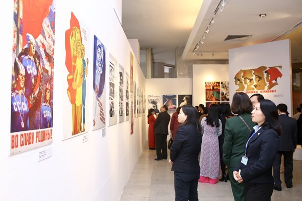 Exposición en Hanoi destaca a las mujeres de la Unión Soviética ảnh 1