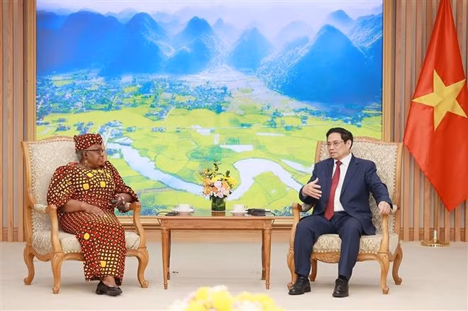 Premier vietnamita recibe a directora general de OMC ảnh 2