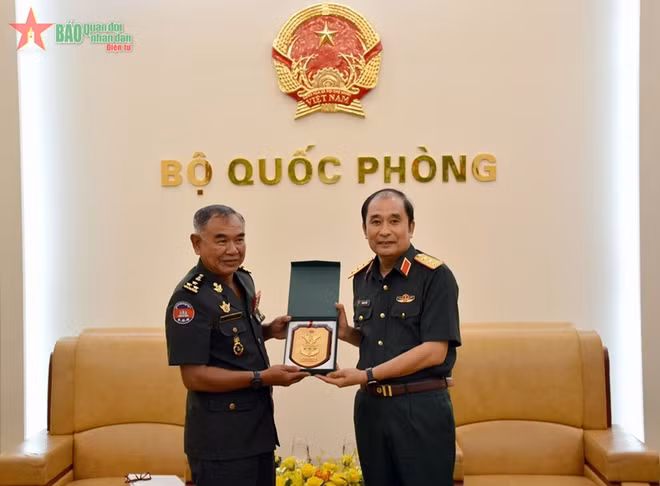 Vietnam otorga gran importancia a las relaciones con Camboya ảnh 2