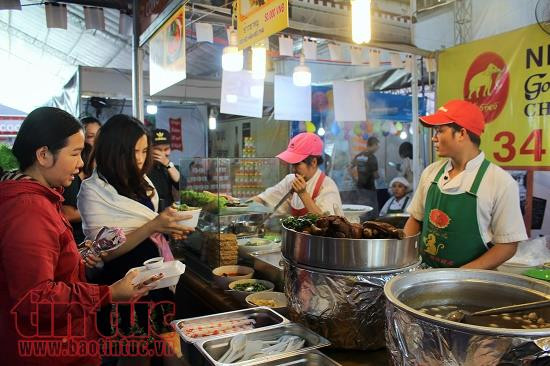 Celebran en Ciudad Ho Chi MInh festival gastronómico de cinco continentes ảnh 1