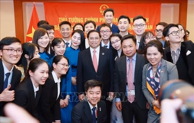 Premier de Vietnam se reúne con compatriotas en Japón ảnh 1