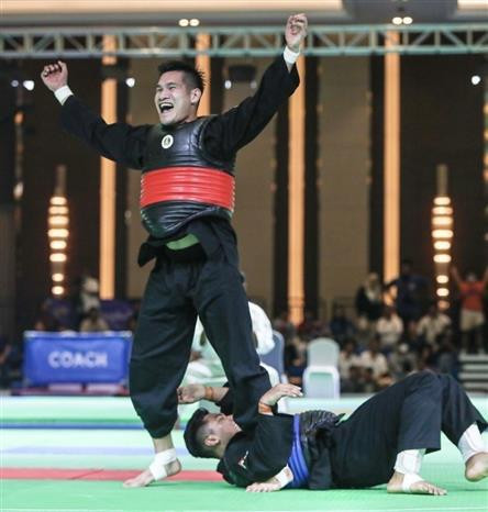 Atletas vietnamitas continúan brillando en SEA Games 32 ảnh 3