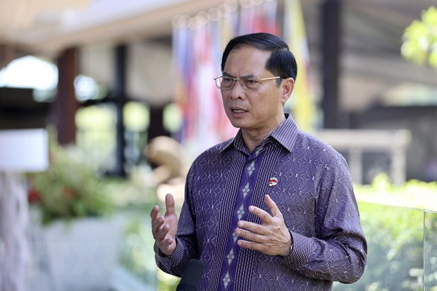Canciller vietnamita destaca esfuerzos de ASEAN por intereses de pobladores ảnh 2 Canciller vietnamita destaca esfuerzos de ASEAN por intereses de pobladores ảnh 2