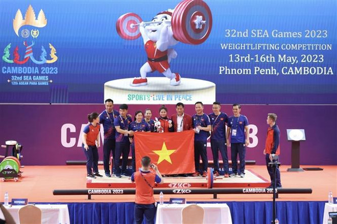 Esgrimistas vietnamitas aportan medallas a delegación nacional en SEA Games 32 ảnh 1 Esgrimistas vietnamitas aportan medallas a delegación nacional en SEA Games 32 ảnh 1