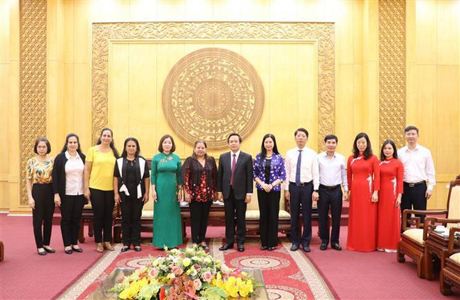Dirigentes de Ninh Binh reciben a delegación de Federación de Mujeres Cubanas ảnh 1 Dirigentes de Ninh Binh reciben a delegación de Federación de Mujeres Cubanas ảnh 1