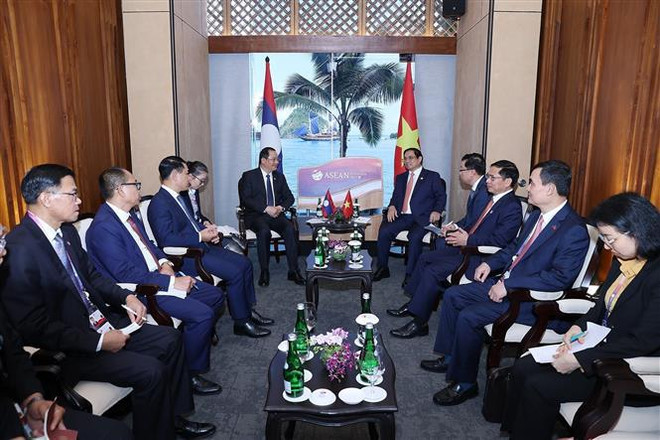 Premier vietnamita dialoga con su homólogo laosiano ảnh 2 Premier vietnamita dialoga con su homólogo laosiano ảnh 2