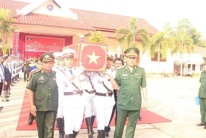 Repatrían restos de mártires vietnamitas desde Laos ảnh 1 Repatrían restos de mártires vietnamitas desde Laos ảnh 1