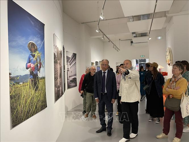 Destacan belleza de mujeres vietnamitas en Francia ảnh 2 Destacan belleza de mujeres vietnamitas en Francia ảnh 2