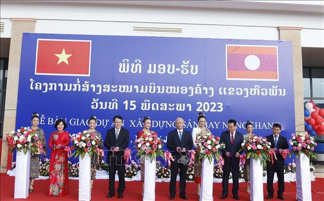 Vietnam entrega aeropuerto de Nong Khang a Laos ảnh 1