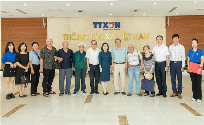Honran a fotógrafos veteranos con aportes a prensa revolucionaria de Vietnam ảnh 4 Honran a fotógrafos veteranos con aportes a prensa revolucionaria de Vietnam ảnh 4