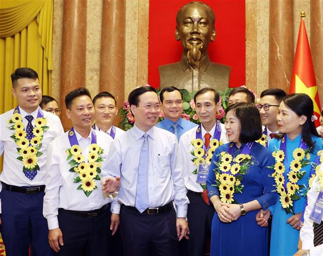 Elogian a trabajadores destacados en seguimiento de pensamiento de Ho Chi Minh ảnh 1 Elogian a trabajadores destacados en seguimiento de pensamiento de Ho Chi Minh ảnh 1