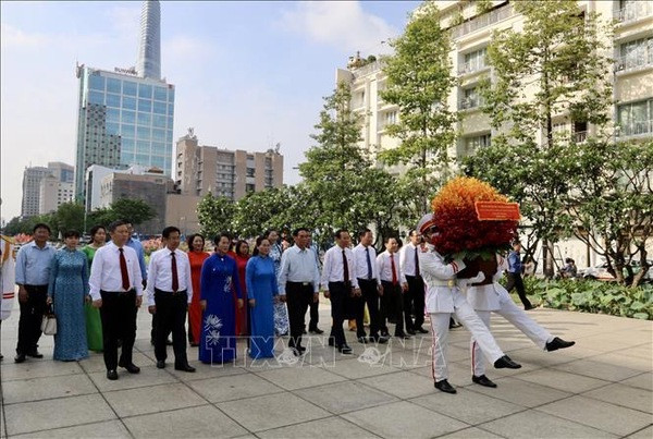 Diversas actividades a lo largo de Vietnam en memoria del Presidente Ho Chi Minh ảnh 1 Diversas actividades a lo largo de Vietnam en memoria del Presidente Ho Chi Minh ảnh 1