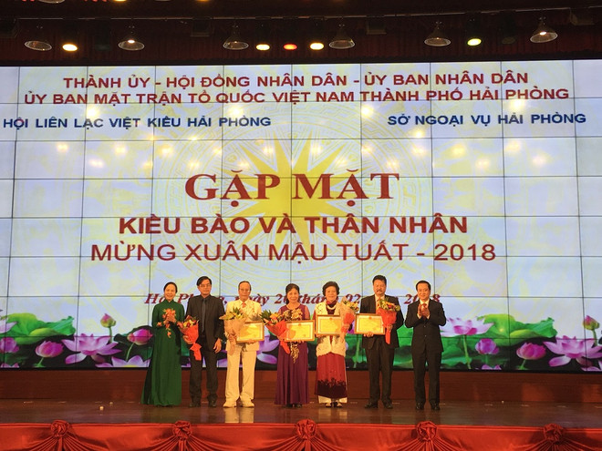 Encuentro en Hai Phong con vietnamitas residentes en ultramar con motivo del Tet ảnh 1 Encuentro en Hai Phong con vietnamitas residentes en ultramar con motivo del Tet ảnh 1
