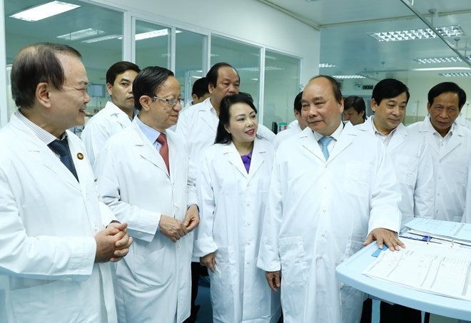 Premier de Vietnam destaca necesidad de un mayor desarrollo del sector de salud ảnh 1
