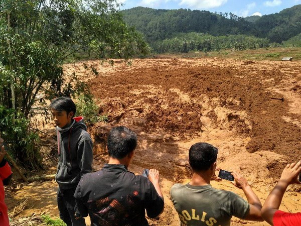 Indonesia: Avalancha deja cinco muertos y 18 desaparecidos ảnh 1 Indonesia: Avalancha deja cinco muertos y 18 desaparecidos ảnh 1