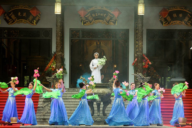 Inauguran Festival del Templo Huyen Tran ảnh 1 Inauguran Festival del Templo Huyen Tran ảnh 1