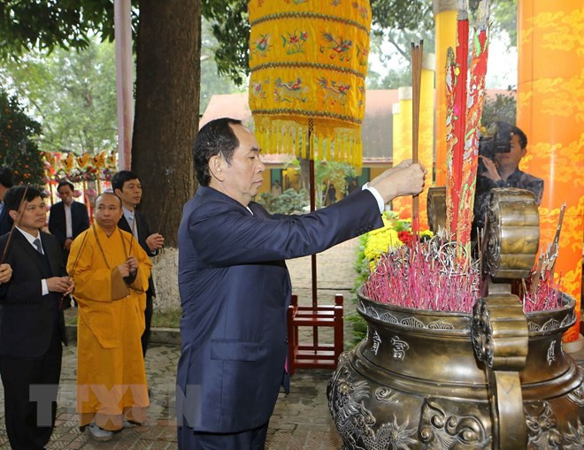 Rinden en ciudadela imperial de Thang Long homenaje a ancetros de la nación ảnh 1 Rinden en ciudadela imperial de Thang Long homenaje a ancetros de la nación ảnh 1