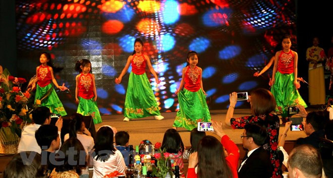 Comunidades vietnamitas en extranjeros celebran actividades con motivo del Tet 2018 ảnh 1 Comunidades vietnamitas en extranjeros celebran actividades con motivo del Tet 2018 ảnh 1