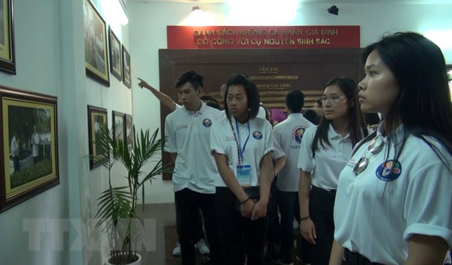 Miles de personas visitan sitio dedicado al padre del presidente Ho Chi Minh ảnh 1 Miles de personas visitan sitio dedicado al padre del presidente Ho Chi Minh ảnh 1