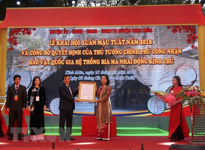 Vietnam reconoce a inscripciones talladas en acantilado como tesoro nacional ảnh 1 Vietnam reconoce a inscripciones talladas en acantilado como tesoro nacional ảnh 1