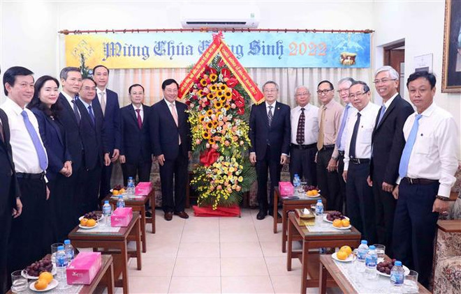 Dirigentes vietnamitas felicitan por Navidad a comunidad religiosa ảnh 2 Dirigentes vietnamitas felicitan por Navidad a comunidad religiosa ảnh 2
