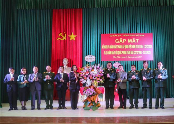 VNA y división militar 304 conmemoran aniversario del Ejército Popular ảnh 1 VNA y división militar 304 conmemoran aniversario del Ejército Popular ảnh 1